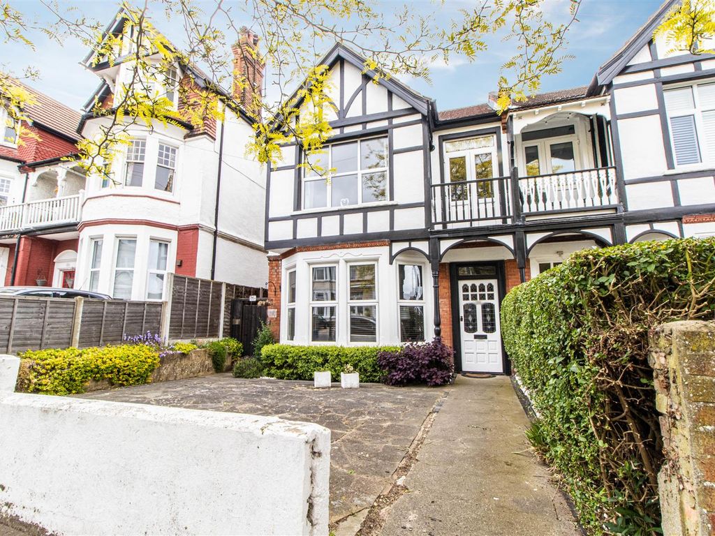 1 bed flat for sale in Palmerston Road, WestcliffOnSea SS0 Zoopla
