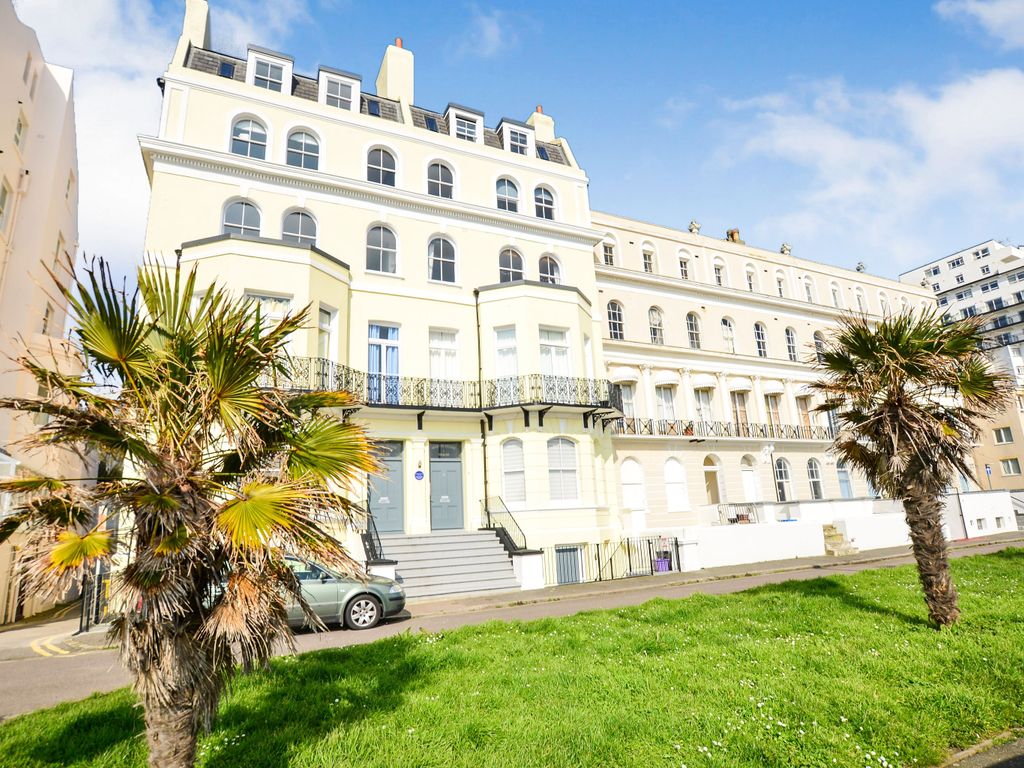 2 bed flat for sale in Marine Parade, Folkestone, Kent CT20, £250,000