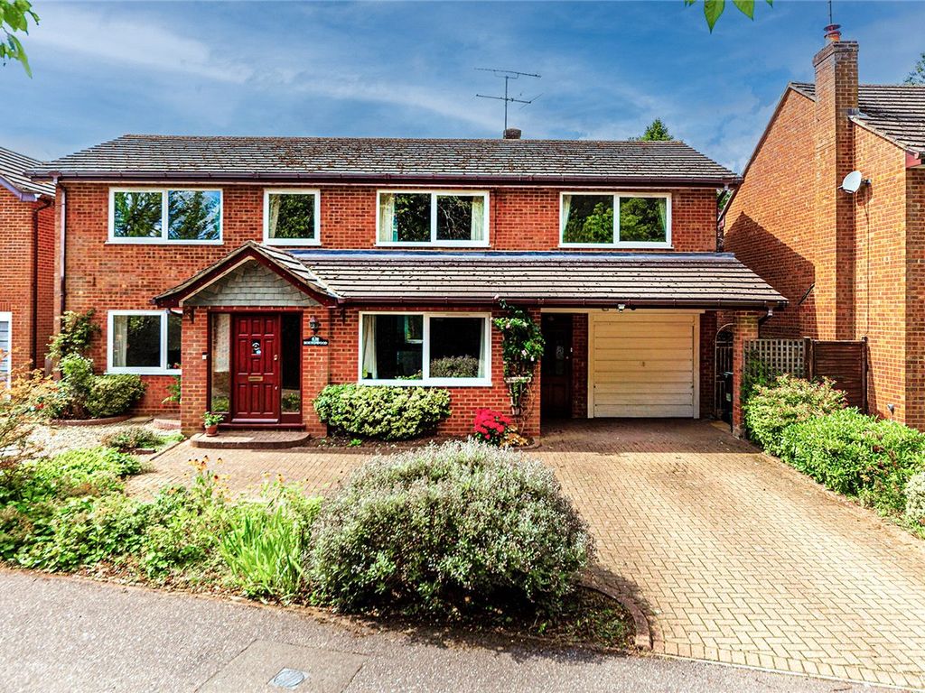 5 bed detached house for sale in Chesham Road, Wigginton, Tring