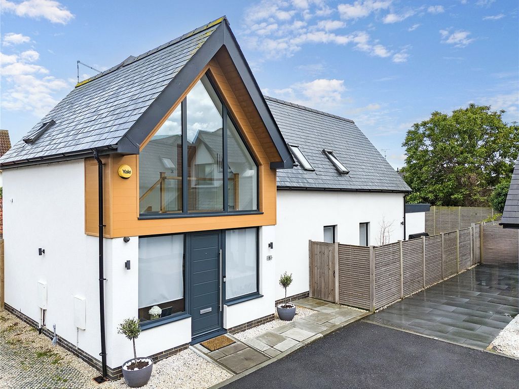 4 bed detached house for sale in High Street, Great Wakering, Southend