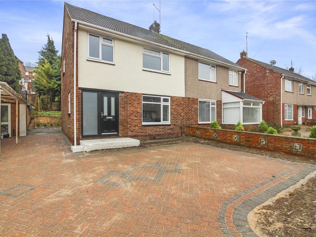 3 bed semidetached house for sale in Holland Road, Davis Estate, Kent