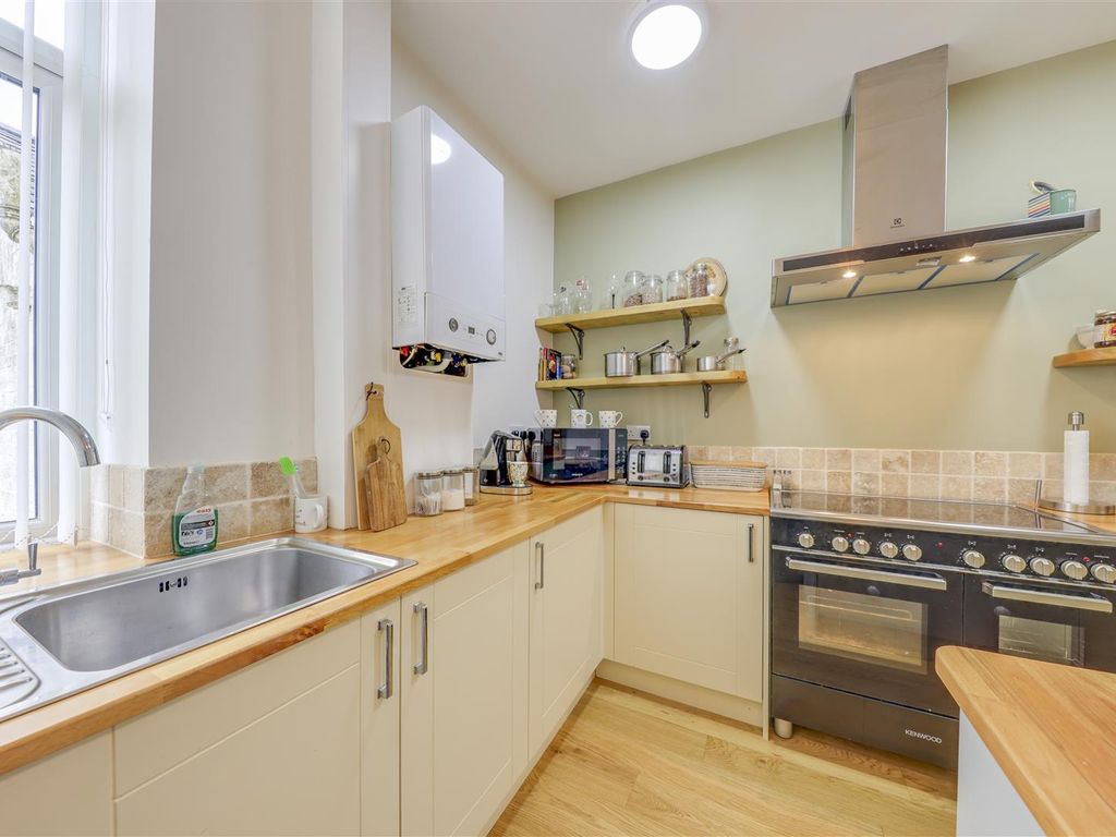 2 bed flat to rent in Burnley Road East, Waterfoot, Rossendale BB4, £