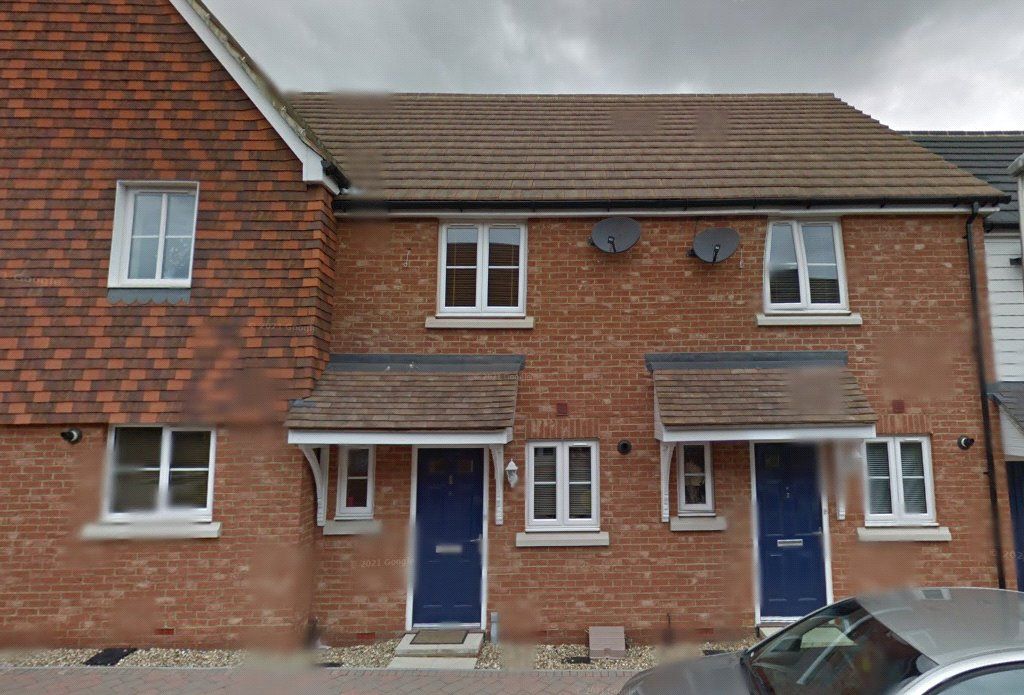2 bed terraced house to rent in Weymouth Road, Wainscott, Rochester ME3