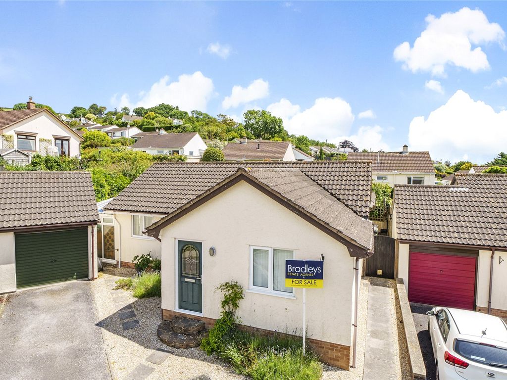 3 bed bungalow for sale in Bullands Close, Bovey Tracey, Newton Abbot, Devon TQ13, £350,000 Zoopla