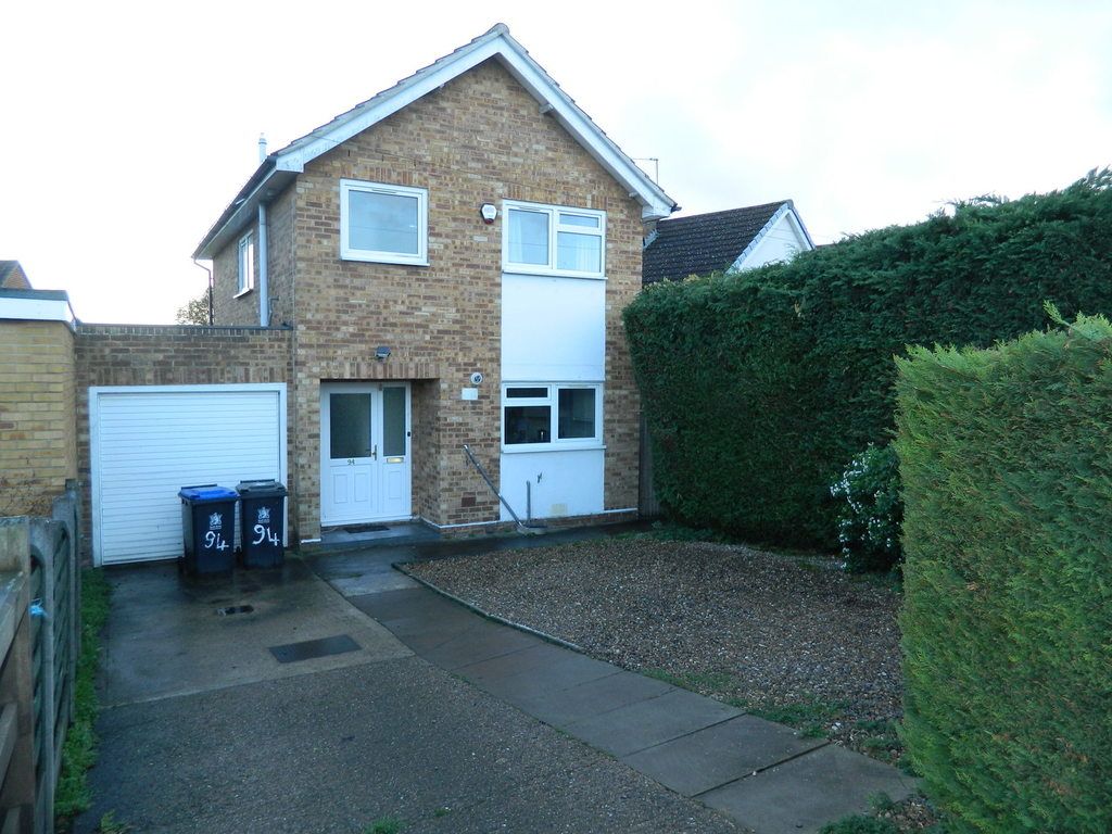 3 bed detached house to rent in Stomp Road, Burnham, Buckinghamshire