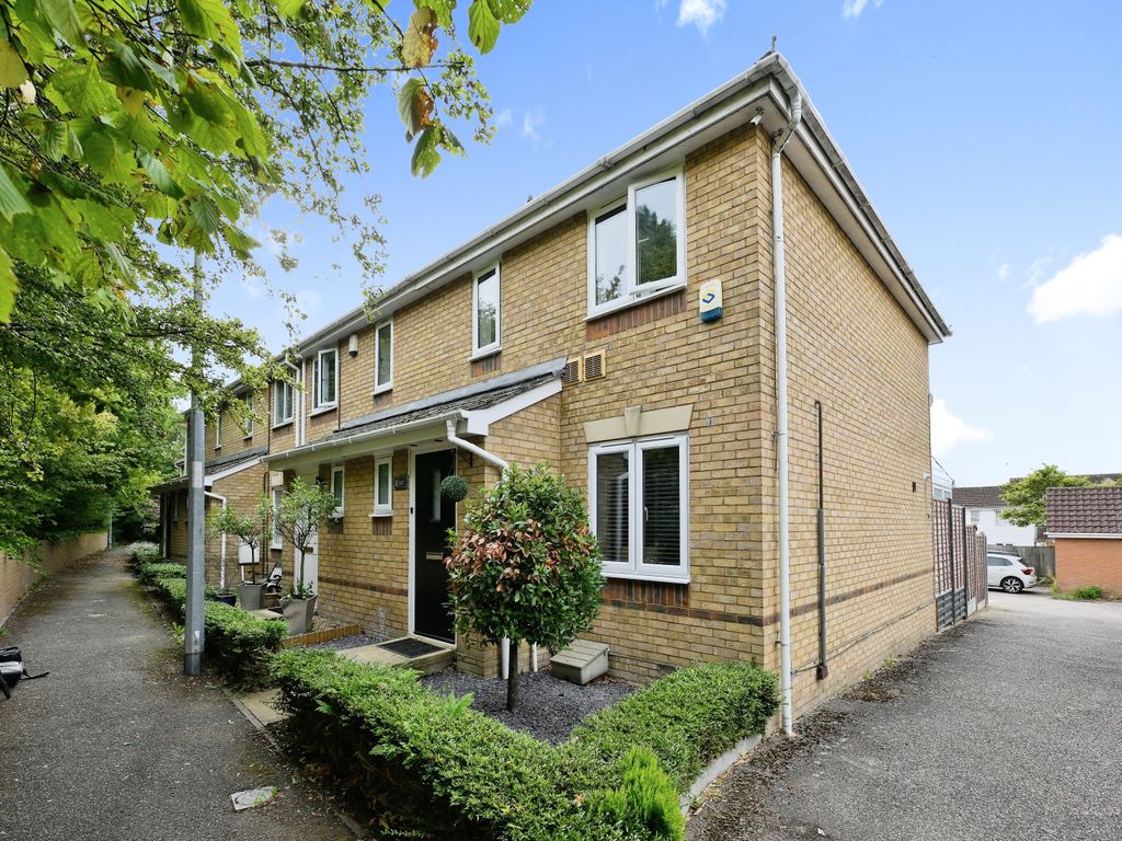 2 bed end terrace house for sale in Foxwood Chase, Waltham Abbey EN9, £