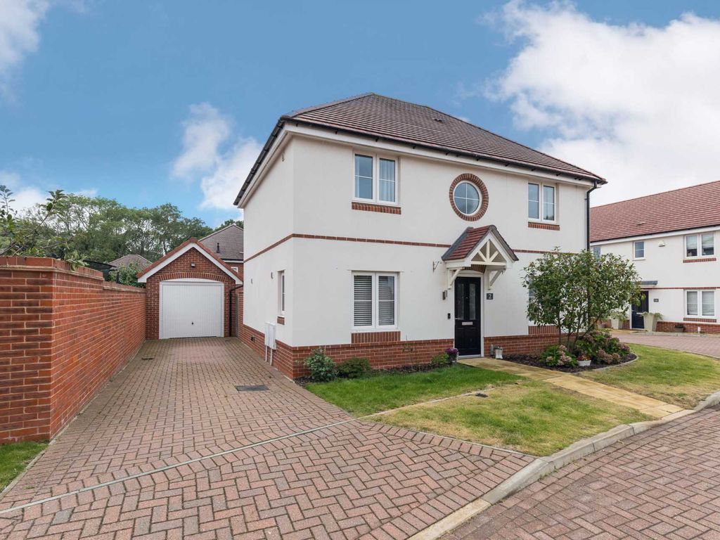 3 bed detached house for sale in Hayler Gardens, Southwater RH13, £