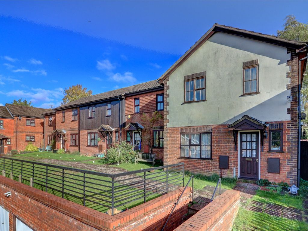 2 bed end terrace house for sale in Elora Road, High