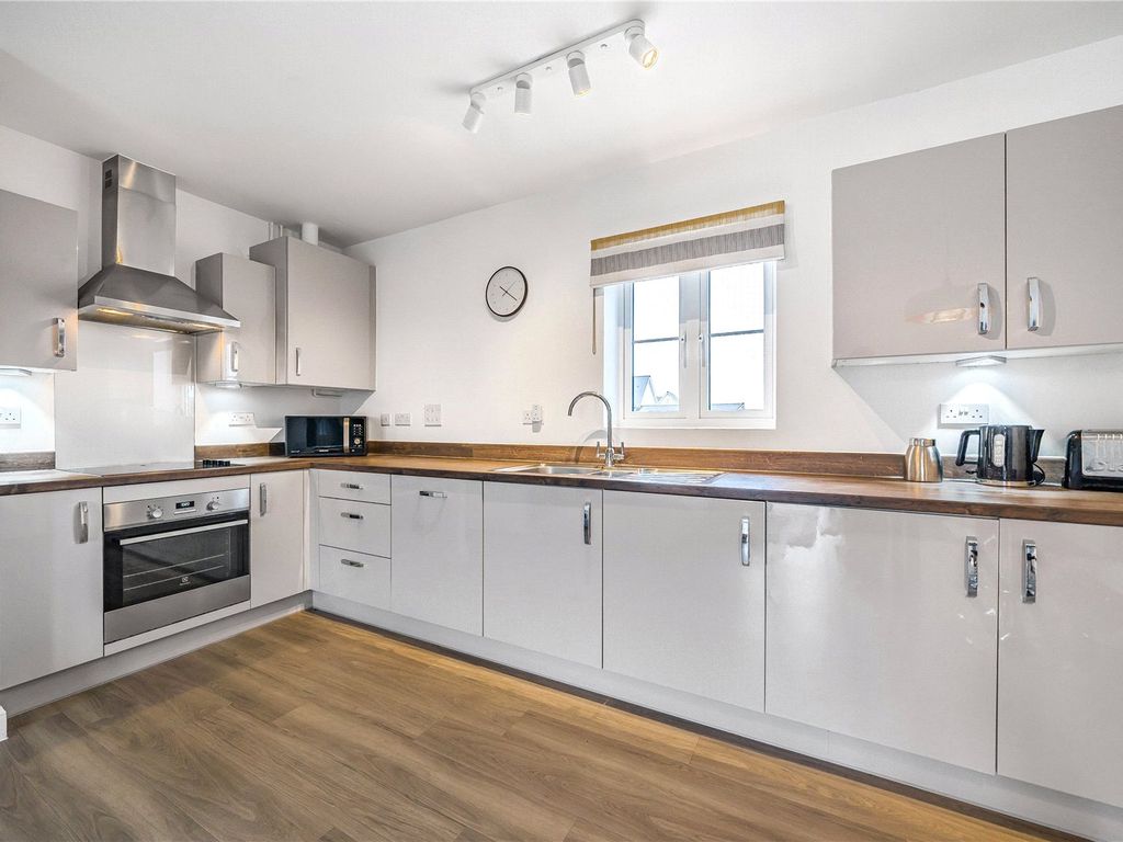 2 bed flat to rent in William Heelas Way, Wokingham, Berkshire RG40, £