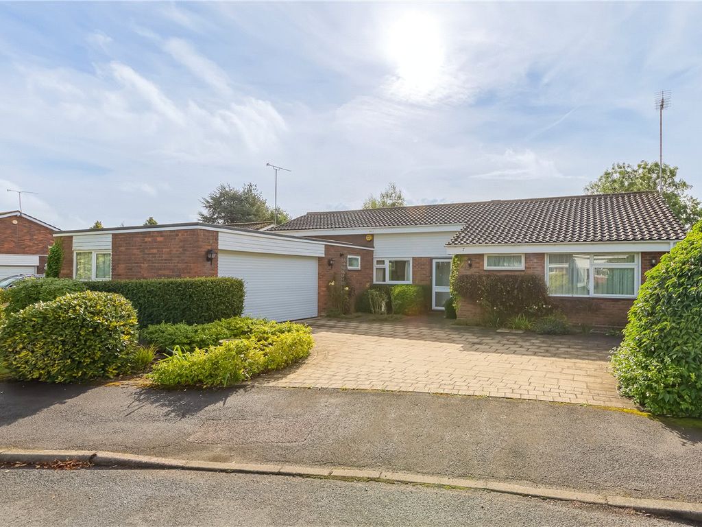 3 bed bungalow for sale in The Deerings, Harpenden, Hertfordshire AL5