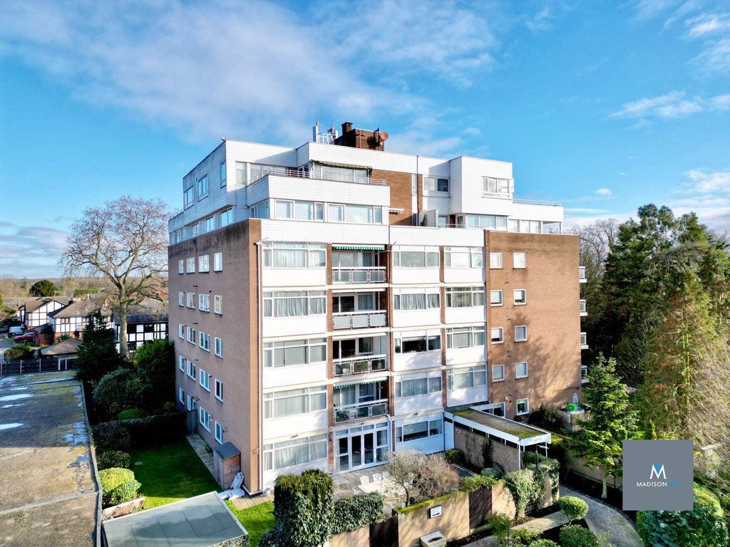 3 bed flat for sale in The Bowls, Chigwell, Essex IG7, £600,000 Zoopla