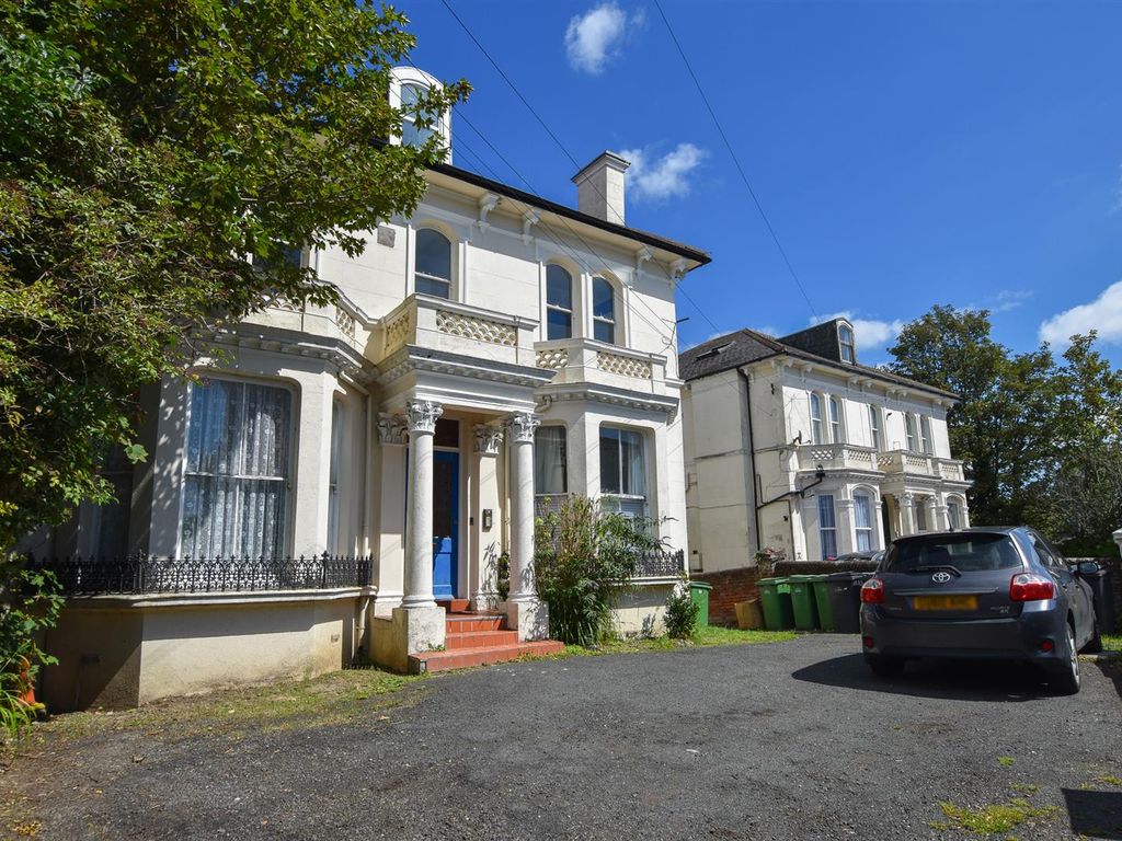 2 bed flat for sale in Laton Road, Hastings TN34, £210,000 Zoopla