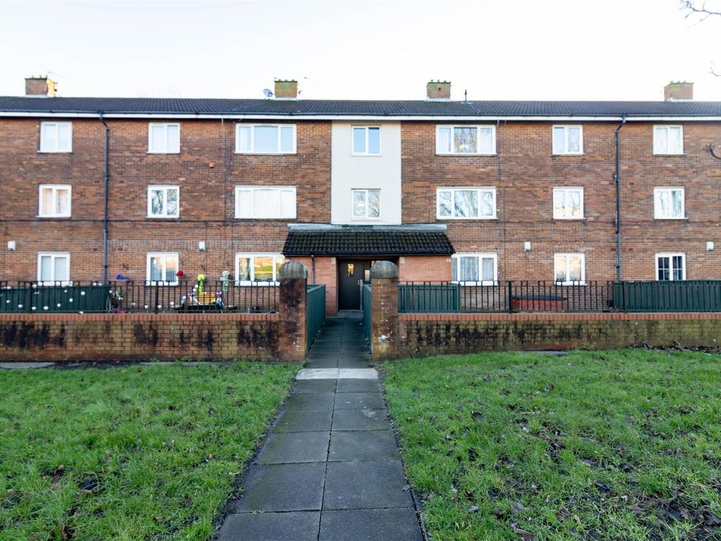 2 bed flat to rent in West Farm Avenue, Longbenton, Newcastle Upon Tyne