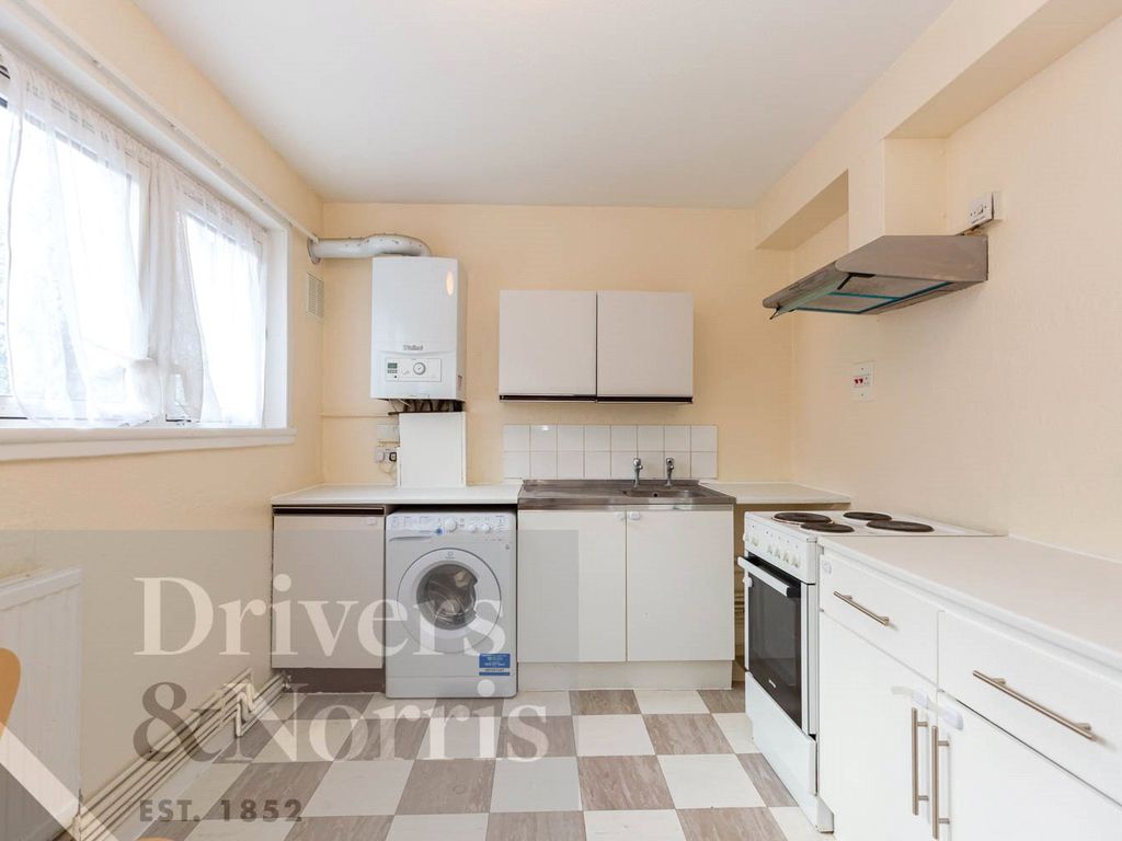 3 bed flat to rent in Hindley House, Holloway, London N7, £2,500 pcm
