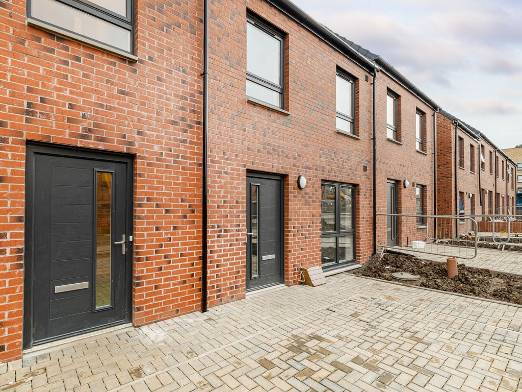 New home, 4 bed town house for sale in Shawbridge Street, Glasgow G43