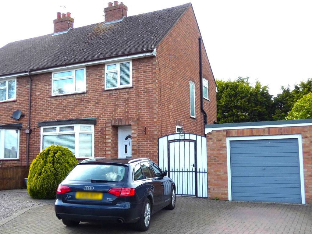 3 bed semidetached house to rent in St. Edmunds Road, Stowmarket IP14