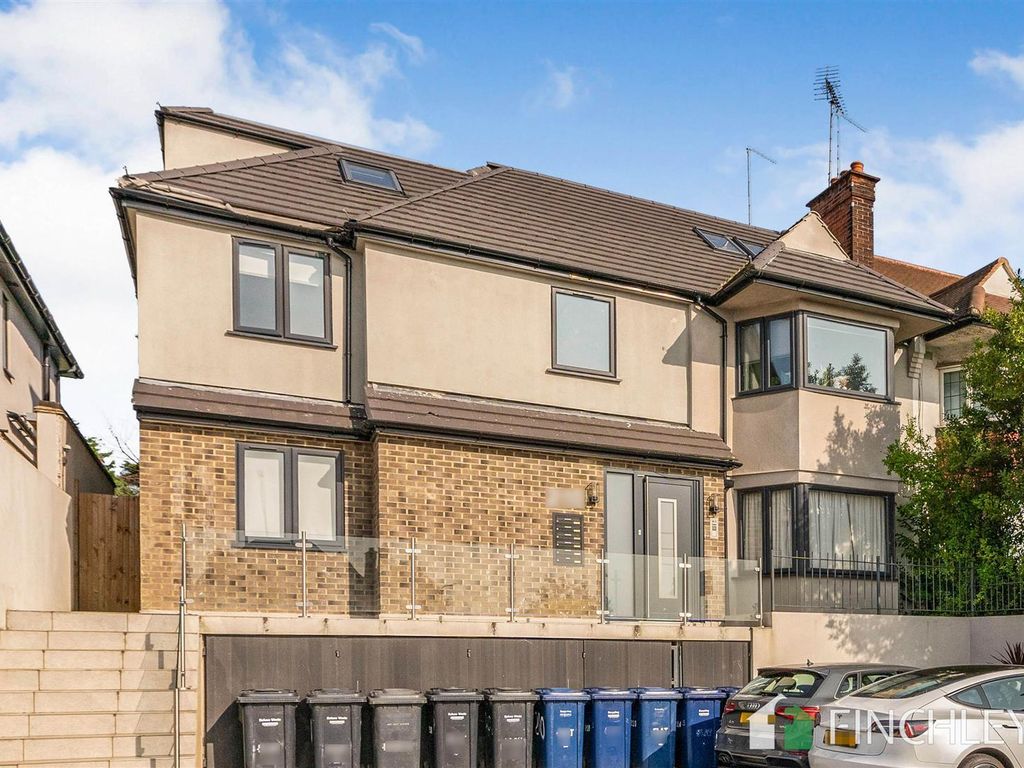 2 bed flat to rent in Hendon Way, Hendon NW4, £2,100 pcm Zoopla