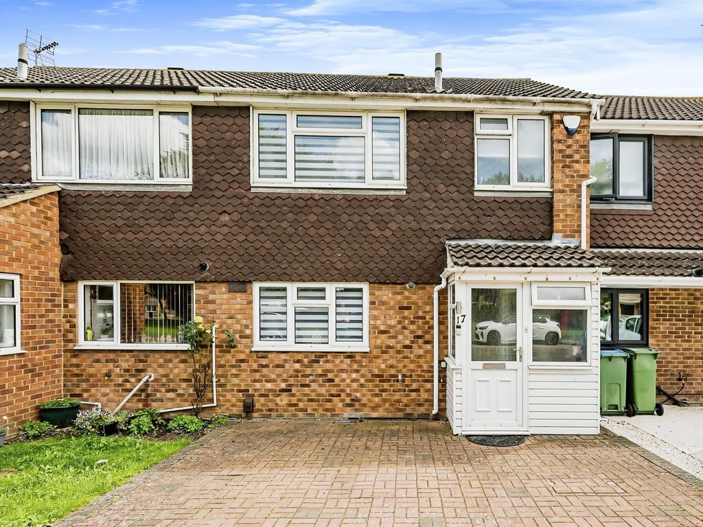 3 bed terraced house for sale in Savernake Road, Aylesbury HP19, £350,000 Zoopla