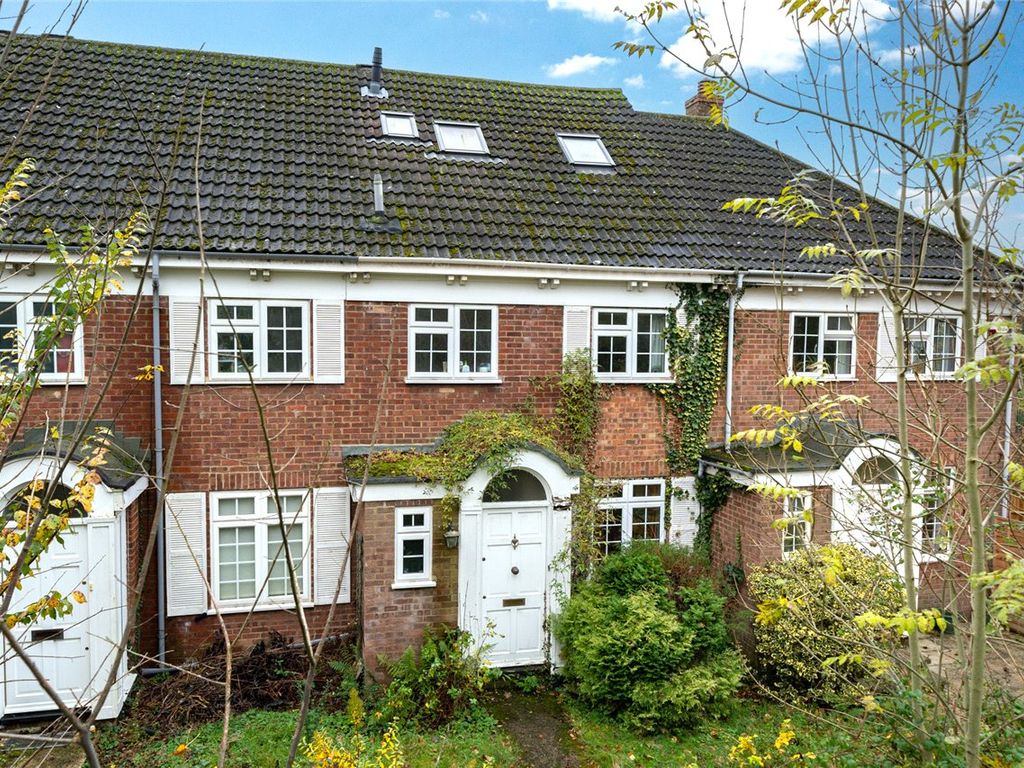 4 bed terraced house for sale in Maldon Court, Carlton Road, Harpenden