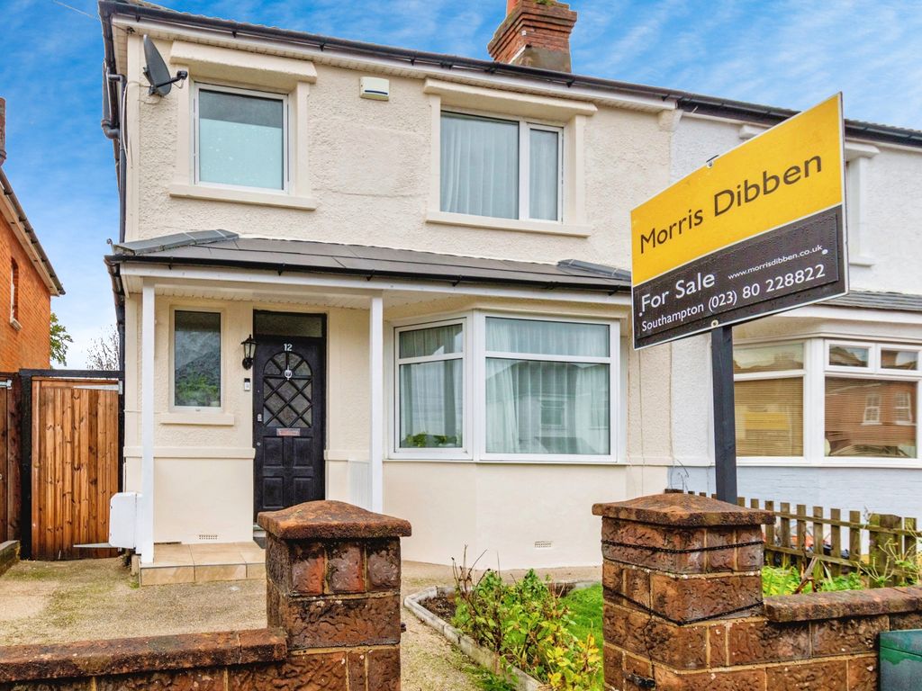 3 bed semidetached house for sale in Medina Road, Shirley, Southampton