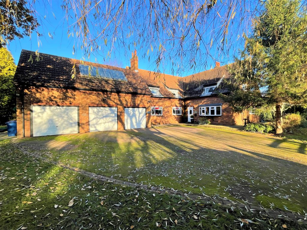 6 bed detached house for sale in Newark Road, Laughterton LN1 Zoopla