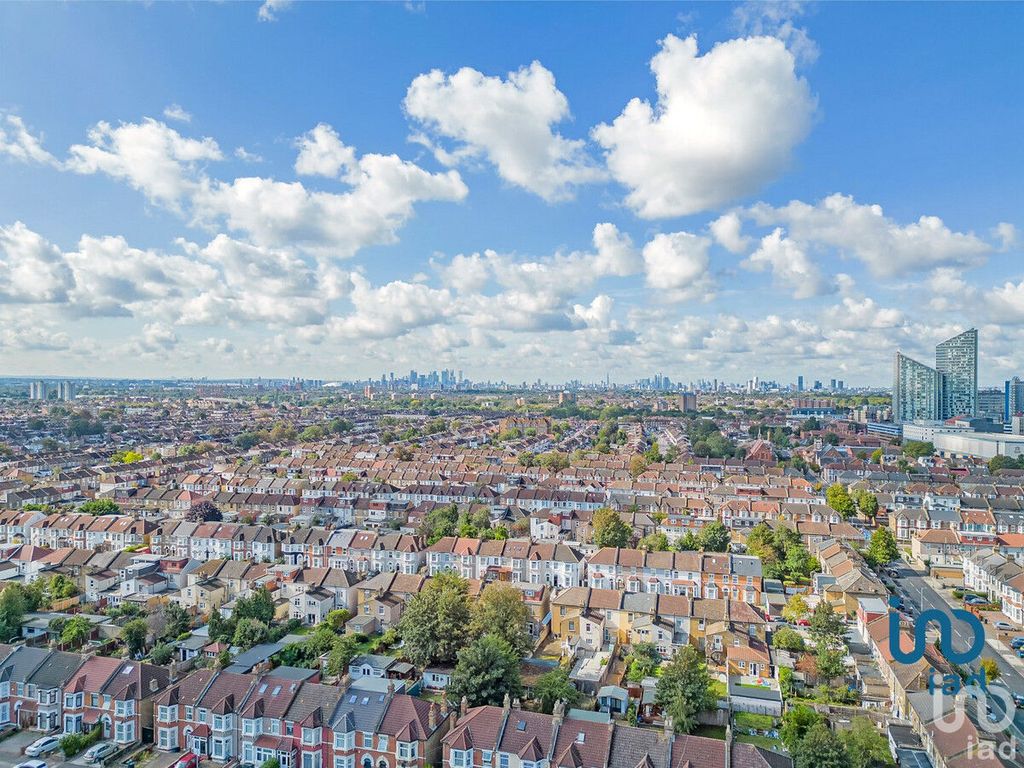 1 bed flat for sale in Sunnyside Road, Essex IG1, £250,000 Zoopla