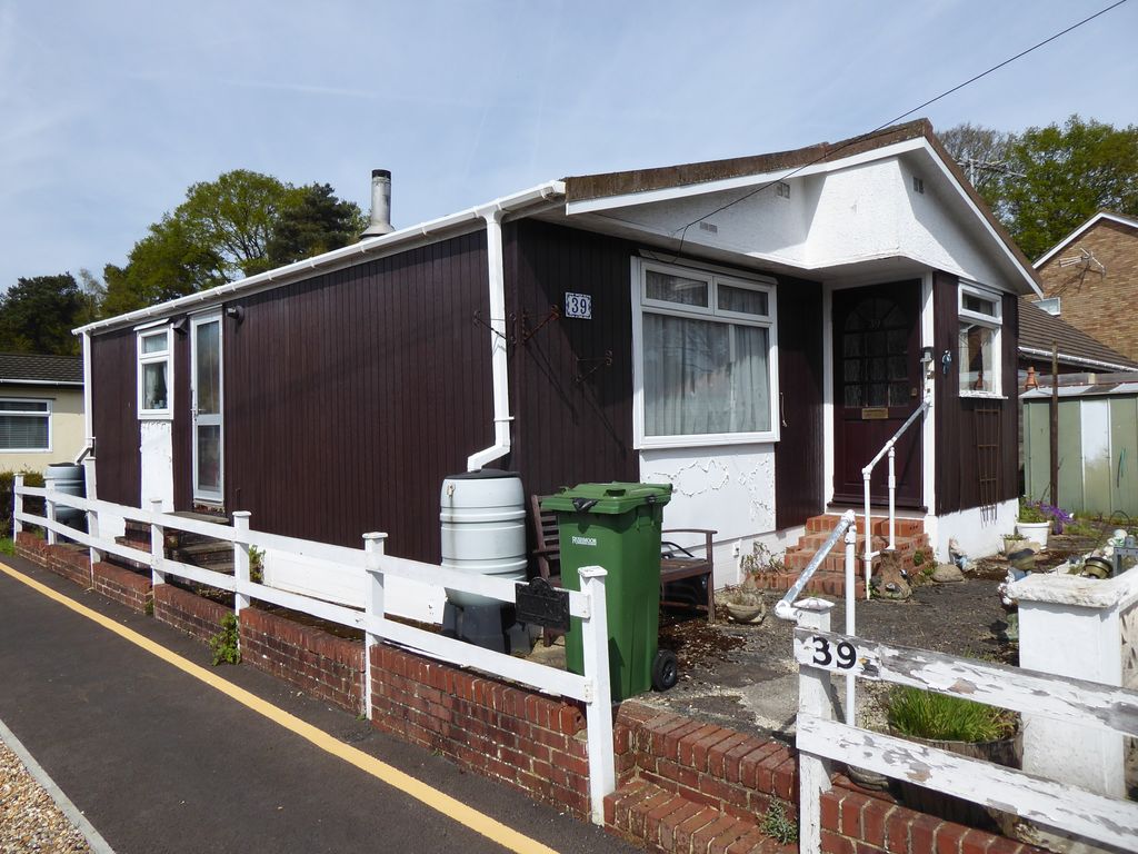 2 bed mobile/park home for sale in Martins Park, Sandy Lane
