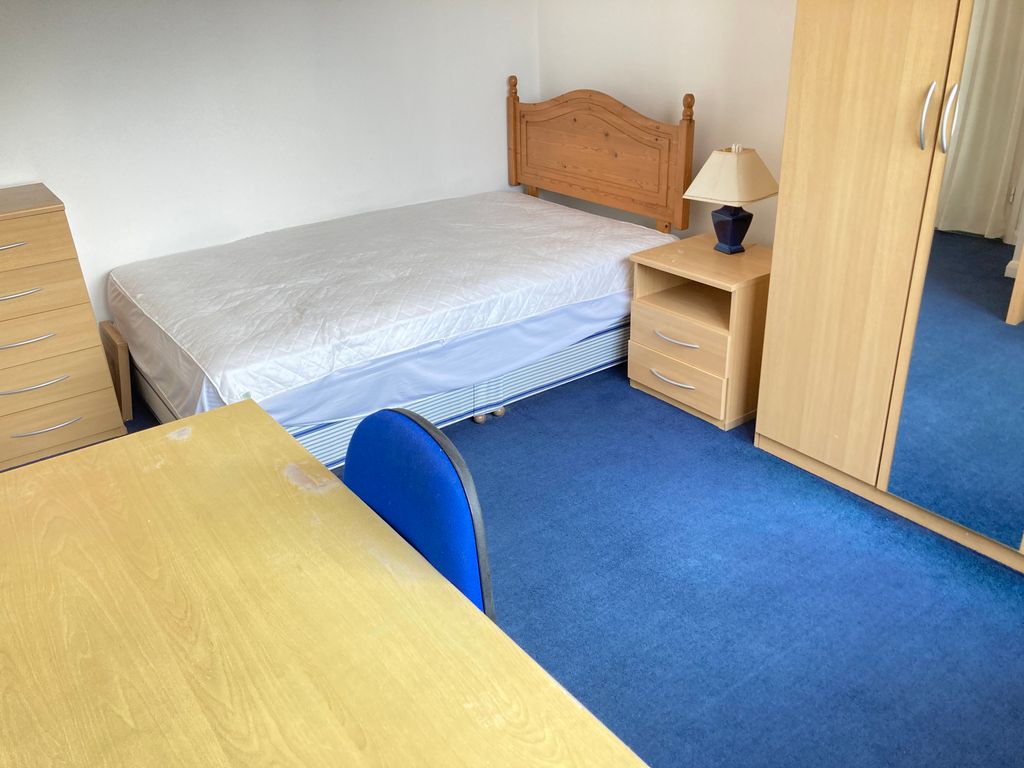 Room to rent in Very Near Brunswick Road Area, Ealing North Ealing