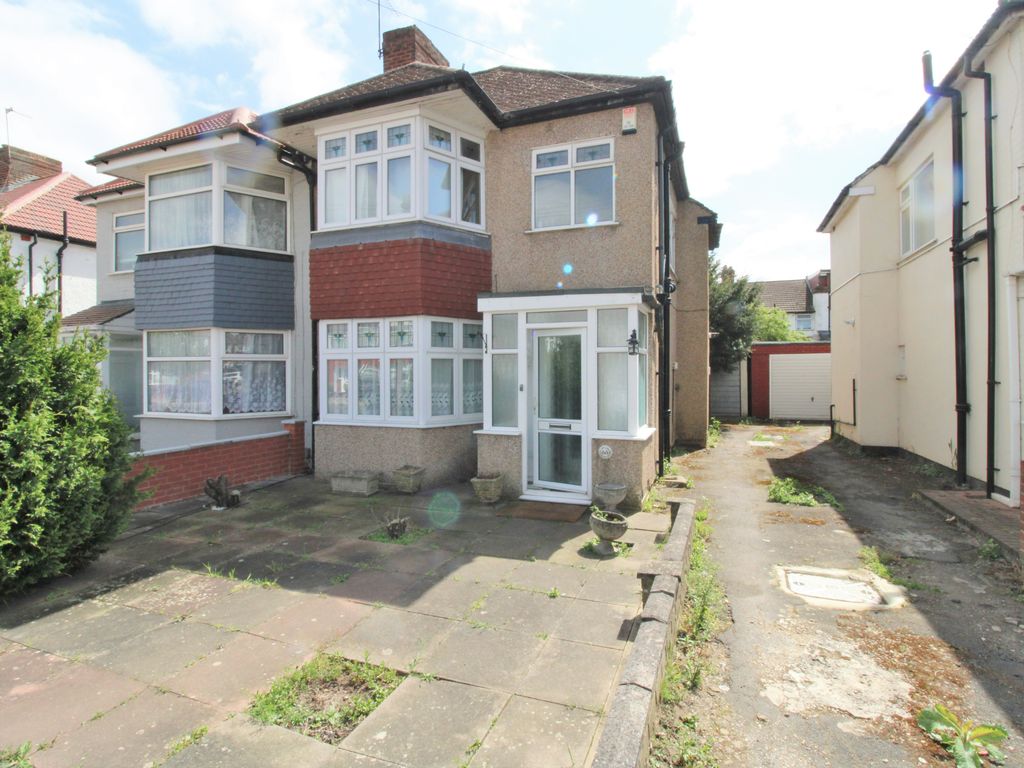 3 bed semidetached house for sale in Westerham Avenue, London N9 Zoopla