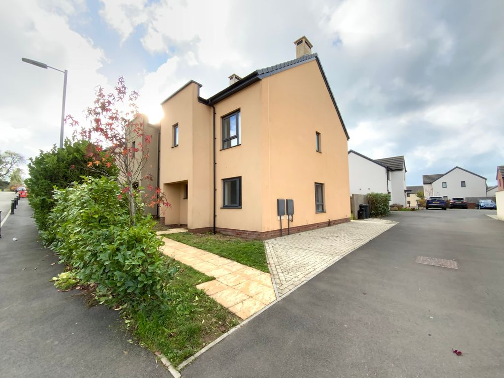 3 bed semidetached house for sale in Great Tree View, White Rock