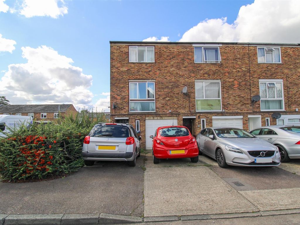 3 bed end terrace house for sale in Brockles Mead, Harlow CM19, £