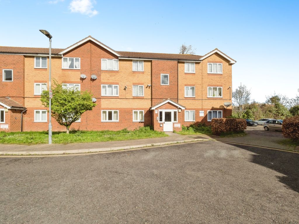 1 bed flat for sale in Coopers Close, Dagenham RM10, £210,000 Zoopla