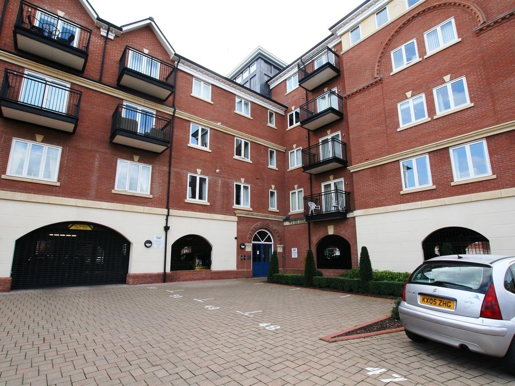 2 bed flat to rent in St. Peters Courts, St Peters Street, Worcester