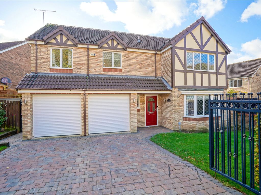 4 bed detached house for sale in The Dell, Sunnyside, Rotherham, South