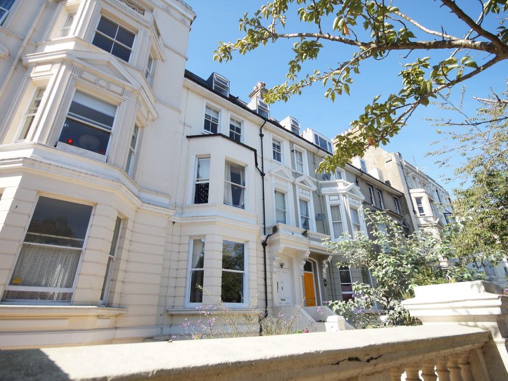 2 bed flat to rent in Charles Road, St. LeonardsOnSea TN38, £950 pcm