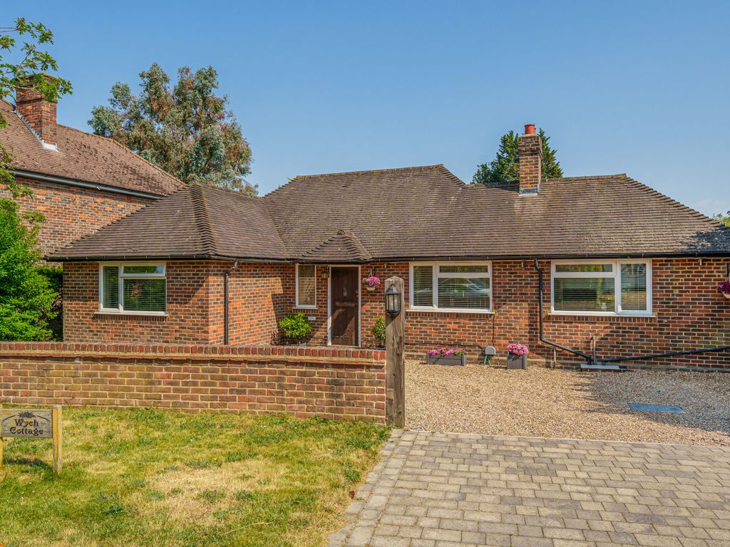 3 bed bungalow for sale in Wych Hill Way, Woking GU22 Zoopla