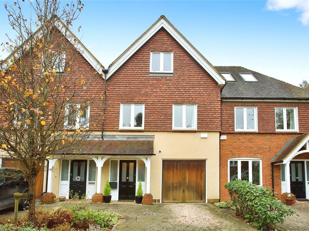 4 bed town house for sale in Colonel Crabbe Mews, Southampton