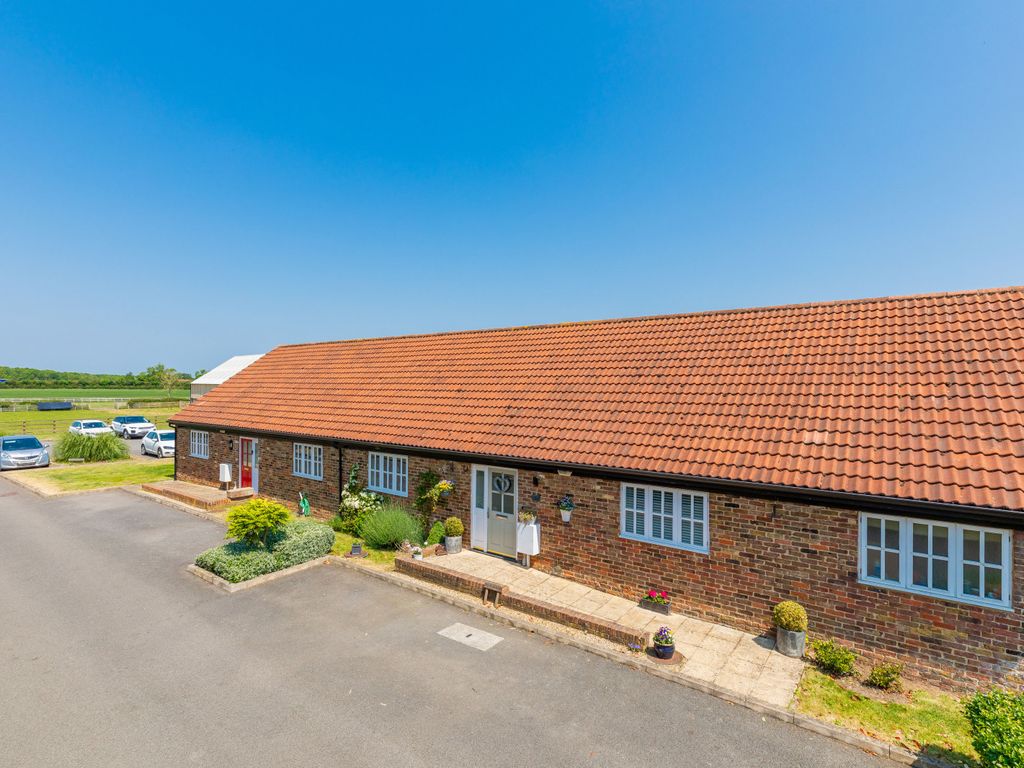 3 bed barn conversion for sale in Warren Road, Little Horwood, Milton