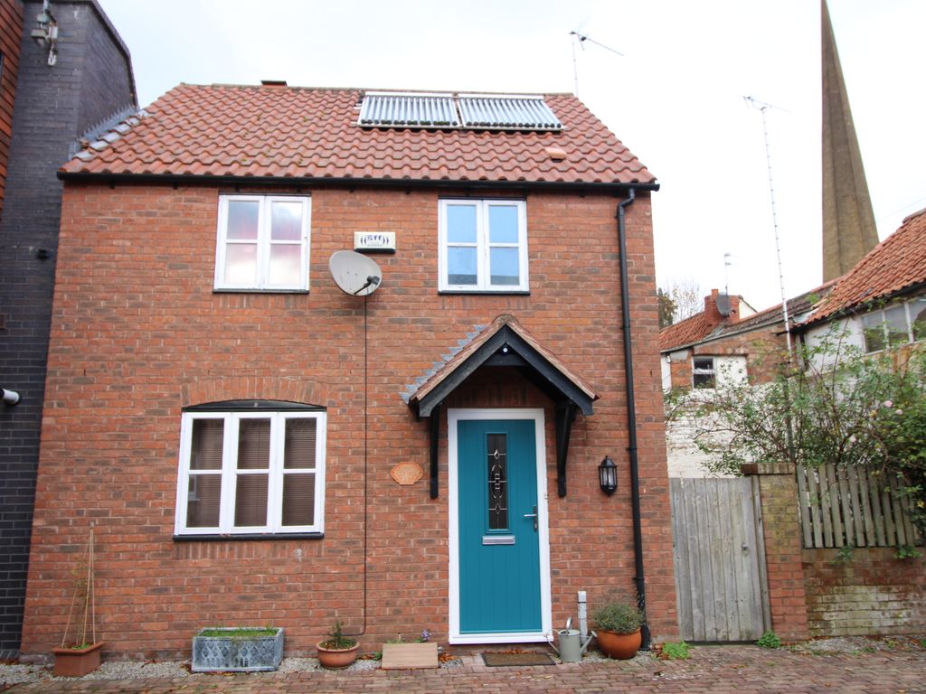 3 bed semidetached house to rent in Priory Court, Bridgwater TA6, £