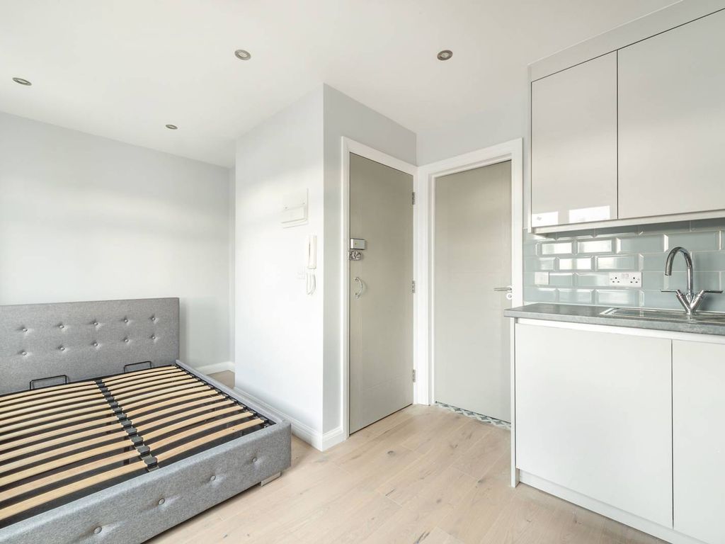 Studio to rent in Kneller Road, Whitton, Twickenham TW2 Zoopla