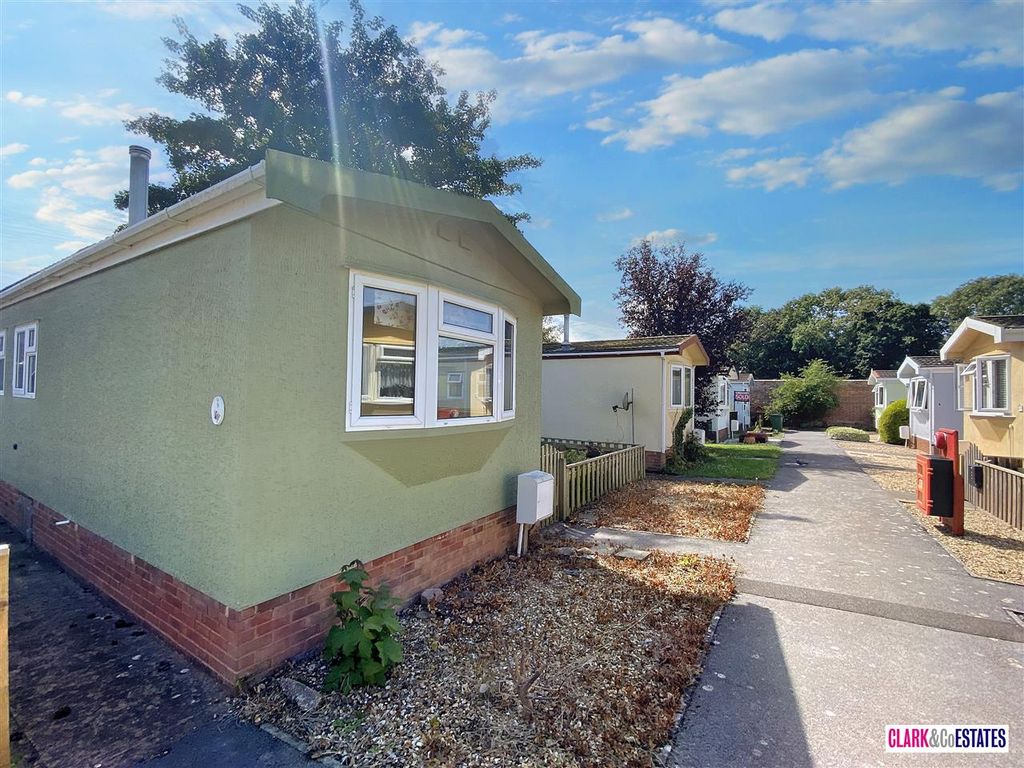 1 bed mobile/park home for sale in The Walled Gardens, Newport Park