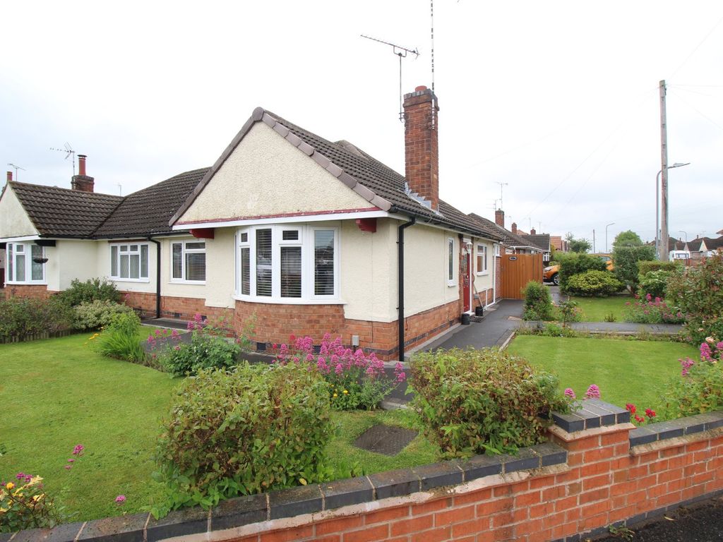 2 bed bungalow for sale in Cleveland Road, Bulkington, Bedworth