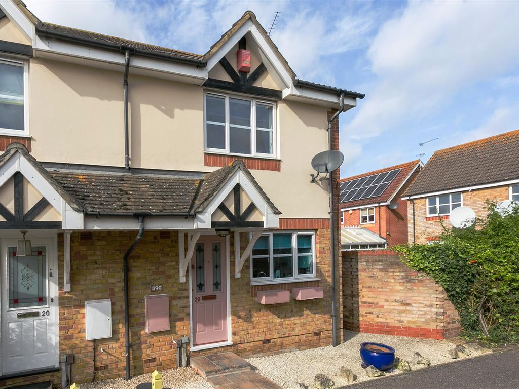 3 bed semidetached house for sale in Moor Furlong, Cippenham, Slough