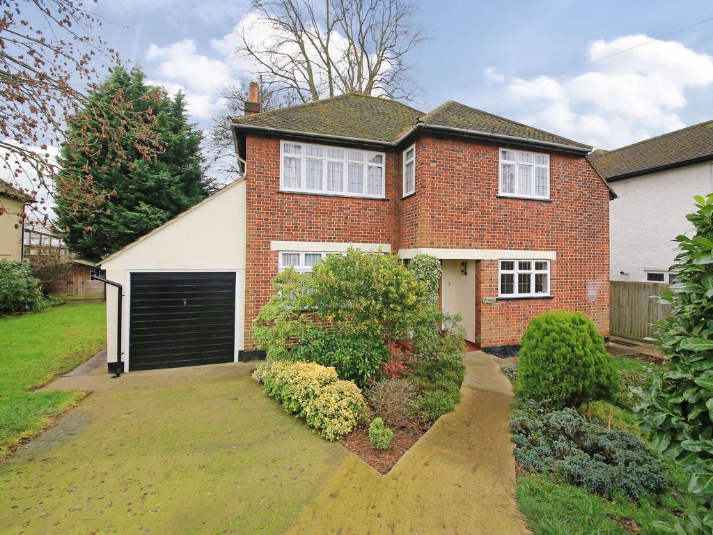 4 bed detached house for sale in Park View, Hatch End, Pinner HA5, £