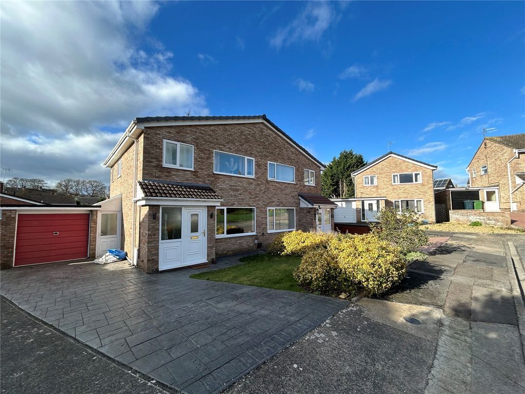 3 bed semidetached house for sale in Cardington Drive, Heath Farm