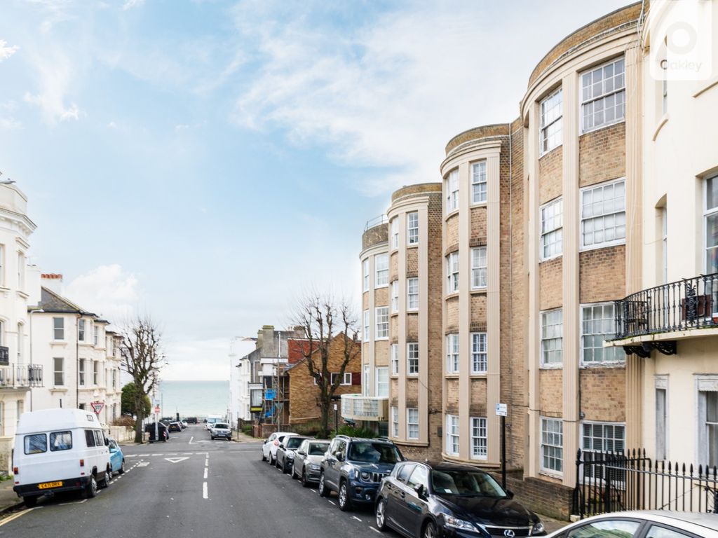 2 bed flat for sale in Chichester Close, Chichester Place, Brighton BN2