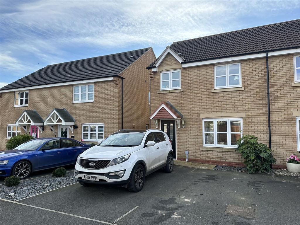 3 bed semidetached house for sale in Howgate Close, Sileby