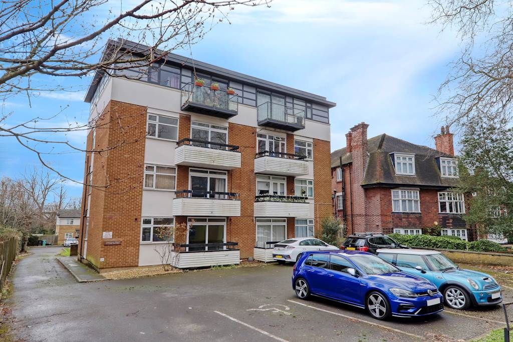 3 bed flat to rent in Lawrie Park Rd, Sydenham, London, Greater London