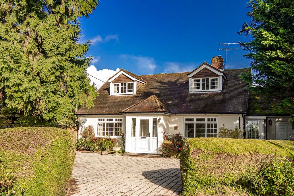 3 bed detached house for sale in Harptree Cottage, Aldworth RG8, £