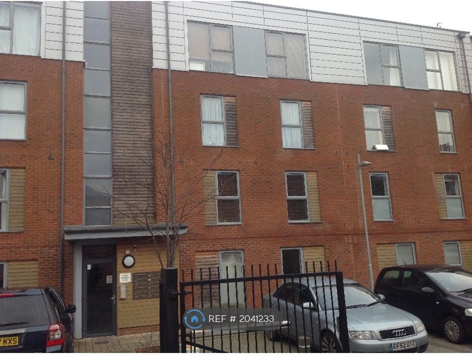 2 bed flat to rent in Medway Drive, Tunbridge Wells TN1, £1,600 pcm Zoopla